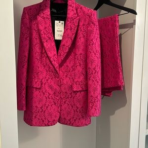 Beautiful pink pantsuit! 🩷